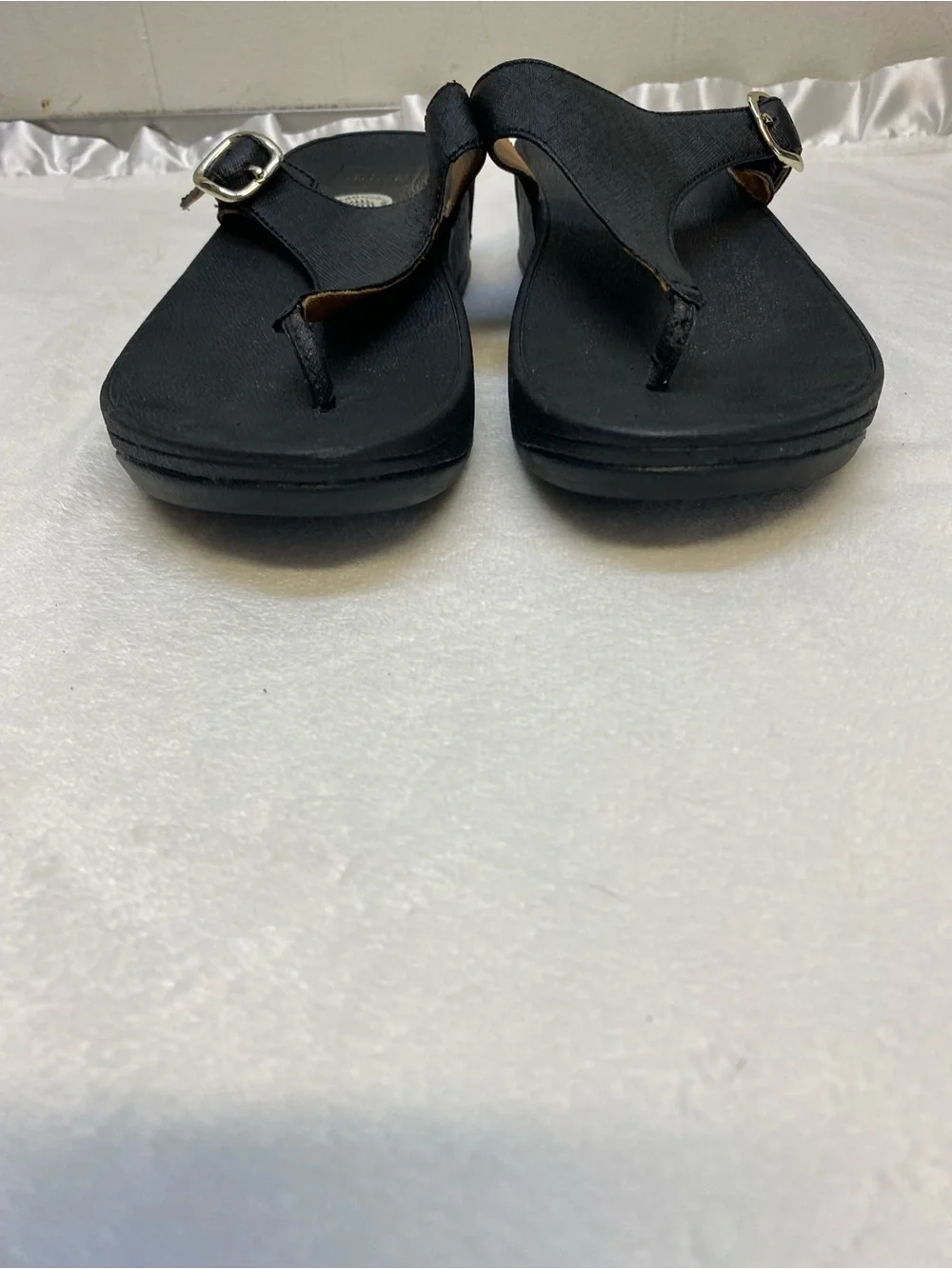 FitFlop The Skinny Black Leather Thong Buckle Wedge Slide Sandals Women's Sz 7